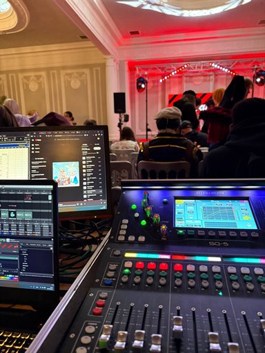 Otaku Link stage crew setup