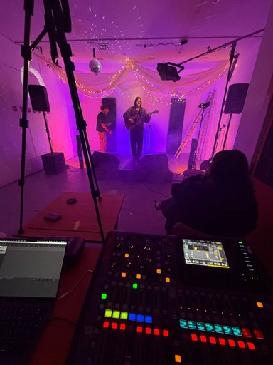 White Room Sessions performance